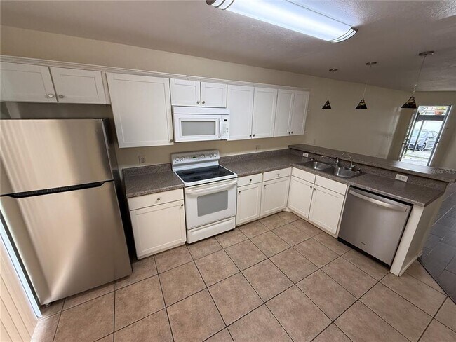Foto del edificio - 3651 N Goldenrod Rd