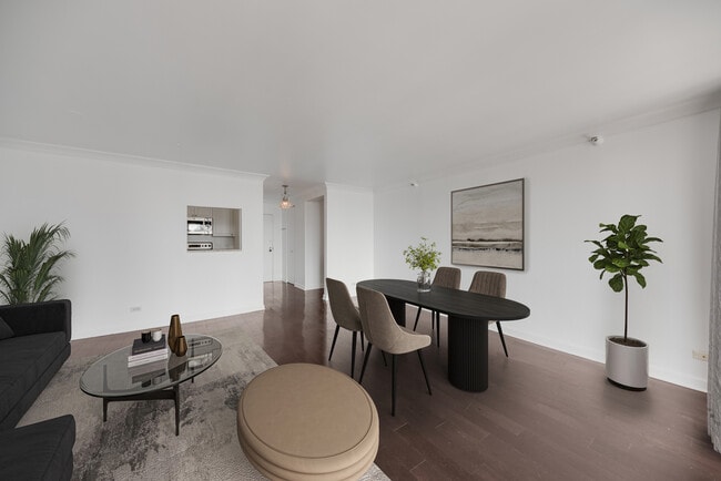 Building Photo - 10 E Ontario St