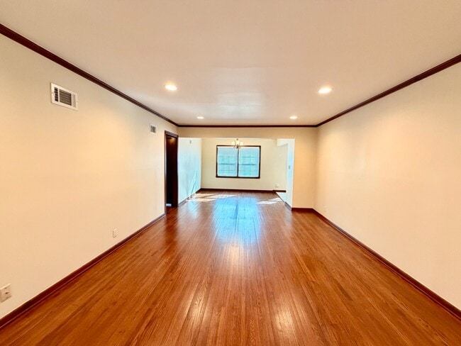 Building Photo - 4828 E 25th Pl