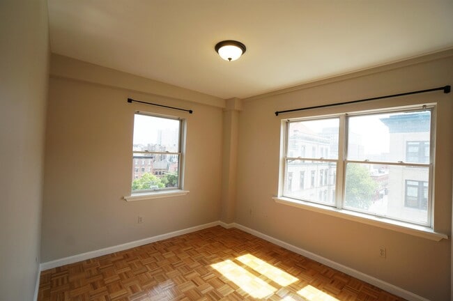 Building Photo - 84 Bloomfield St