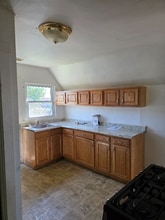 Building Photo - 306 1/2 Dakota Ave