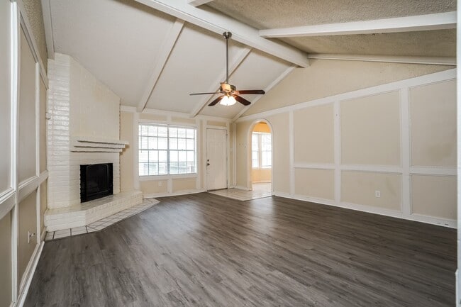 Building Photo - 23014 Whispering Willow Dr