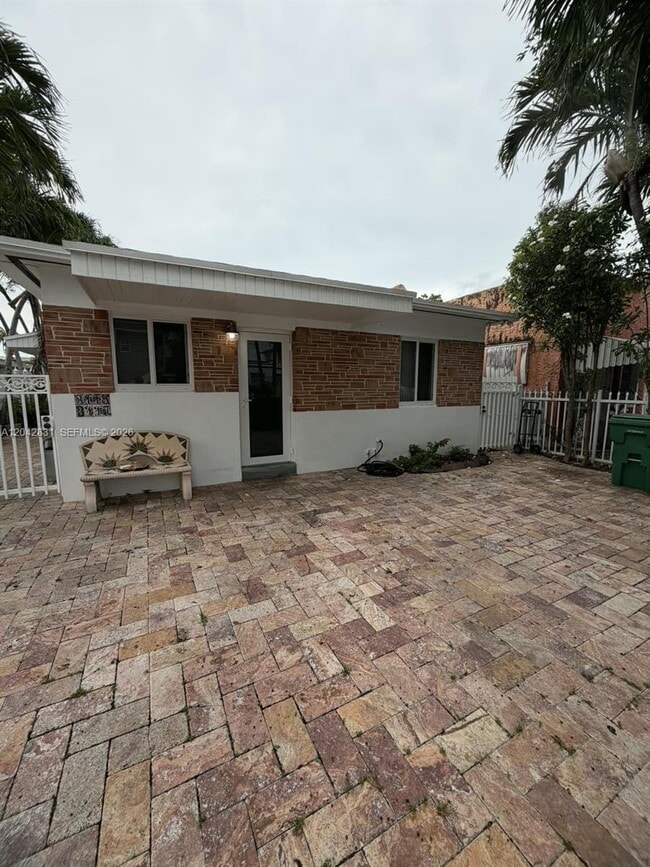 Building Photo - 3115 NW 23rd Ave