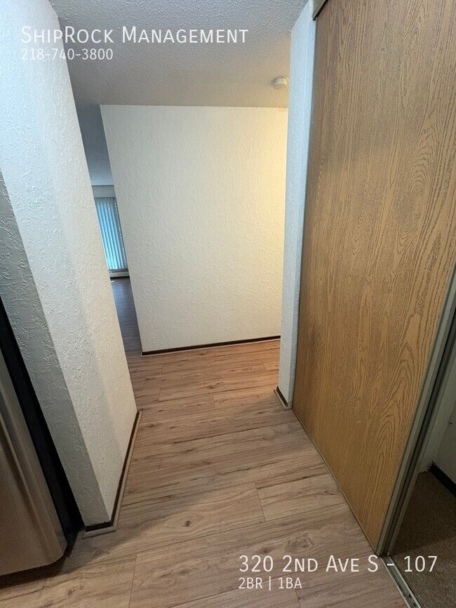 Foto del edificio - 320 2nd Ave S