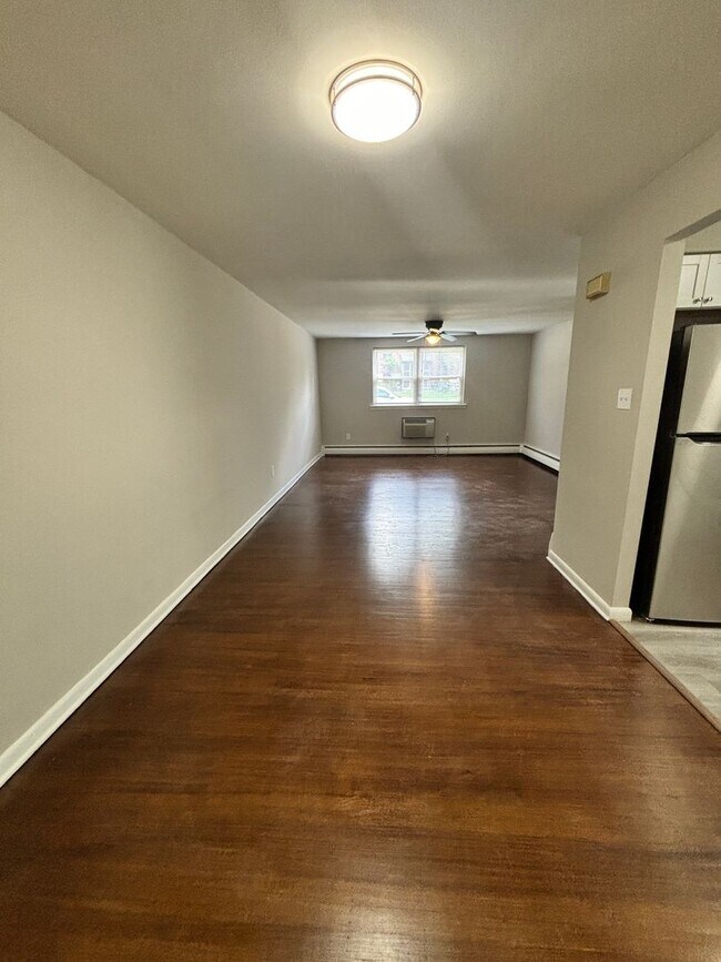 Foto del edificio - 127 Belmont Ave