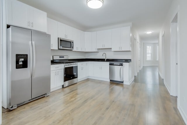 Building Photo - 2842 N Avers Ave
