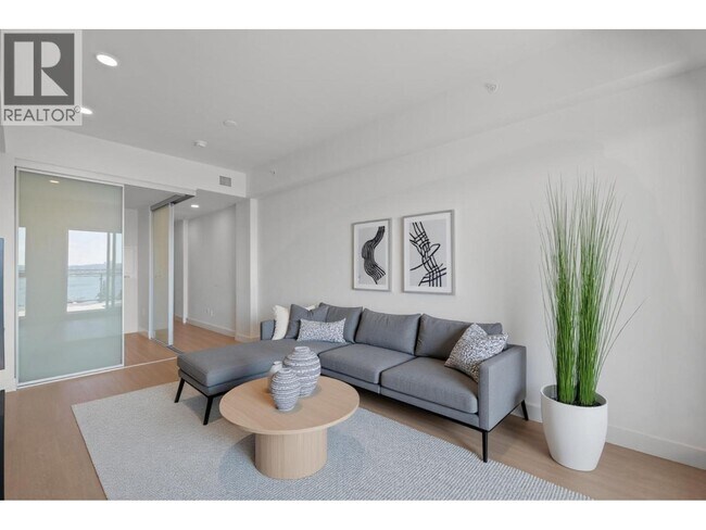 Photo du bâtiment - 422 E 3rd St