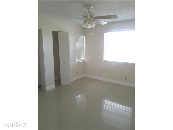 Foto del edificio - 9951 Twin Lakes Dr