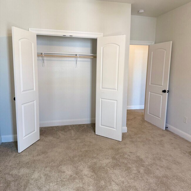 Foto del edificio - Beautiful 3BR / 2.5BA Townhouse Just 4 Miles from LSU!  Cottages at University Villas