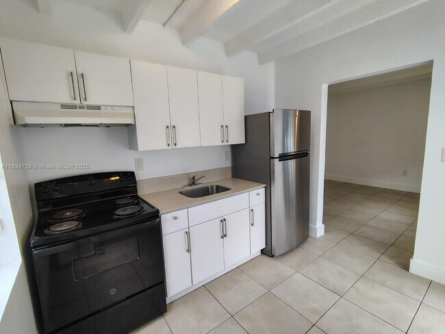 Foto del edificio - 749 NW 60th St