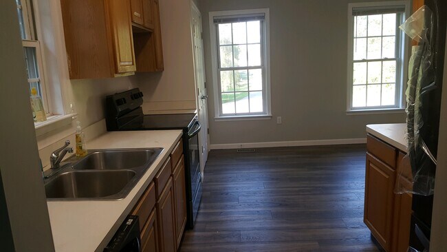 Foto del edificio - 10801 Anderson Dr