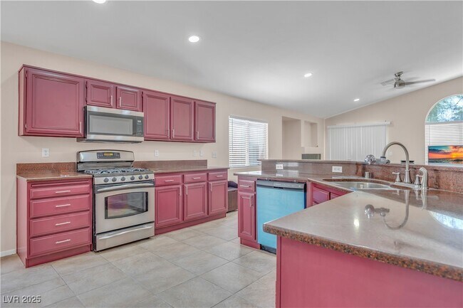 Foto del edificio - 3193 Castle Canyon Ave