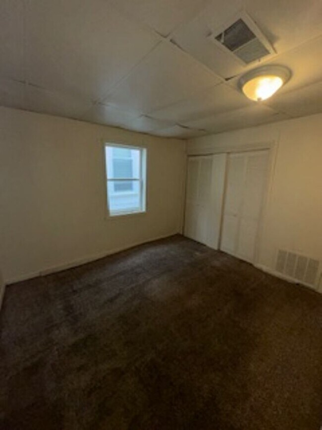 Building Photo - 2513 W Illinois St