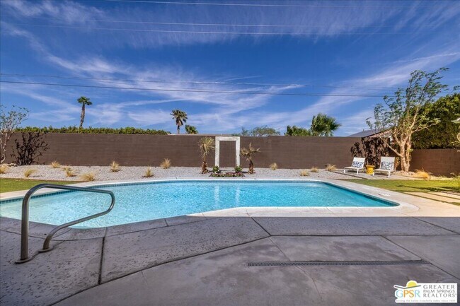 Building Photo - 372 E Molino Rd