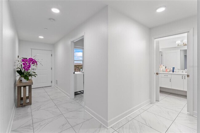 Building Photo - 125 Island Way