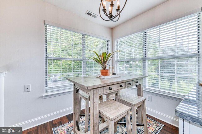 Foto del edificio - 2402 Sterling Rd
