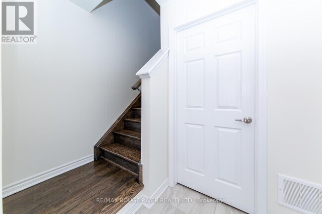 Photo du bâtiment - 1061 Clipper Ln