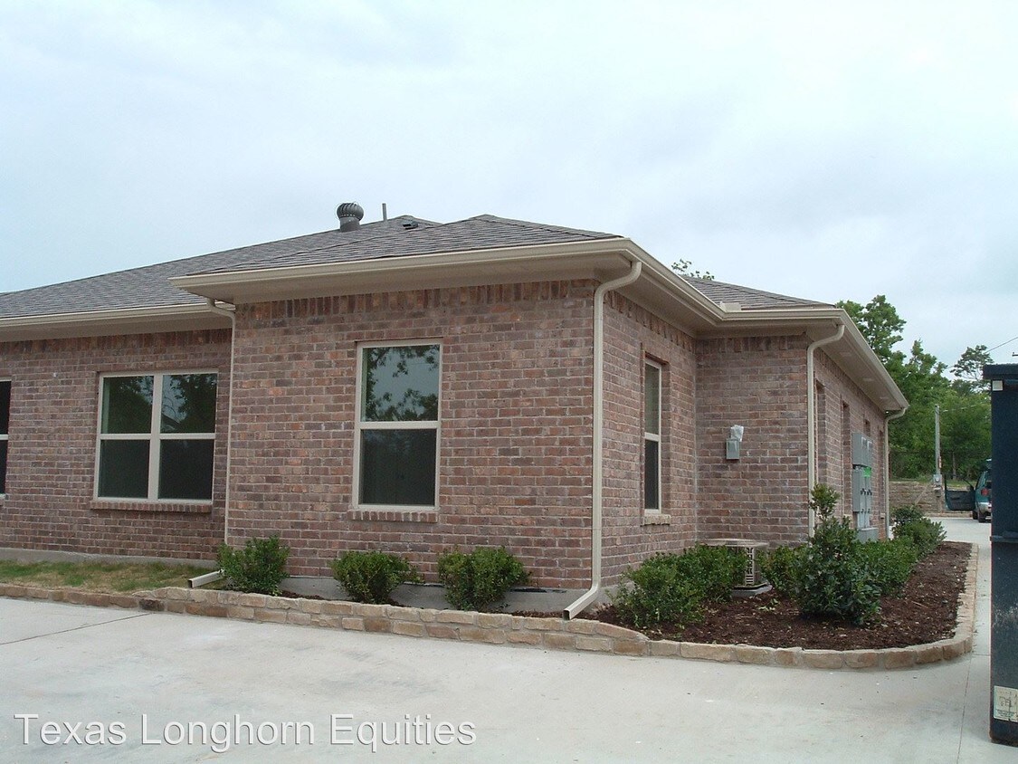 Primary Photo - 2 br, 2 bath Apartment - 224 S. Line #101
