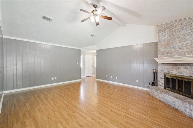 Foto del edificio - 1708 E Baker Rd