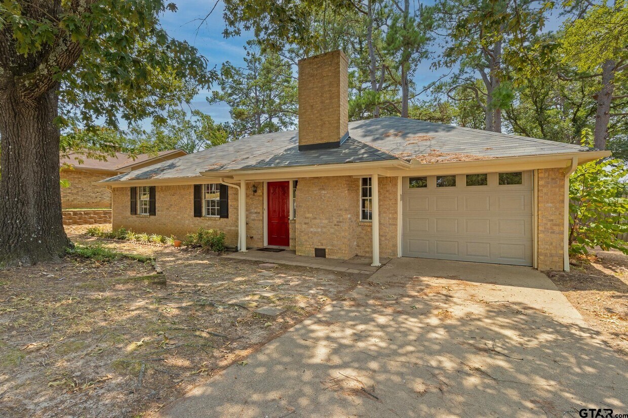 Primary Photo - 1626 Terre Haute Dr