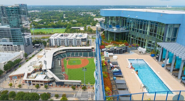 Foto del edificio - 220 S Poplar St