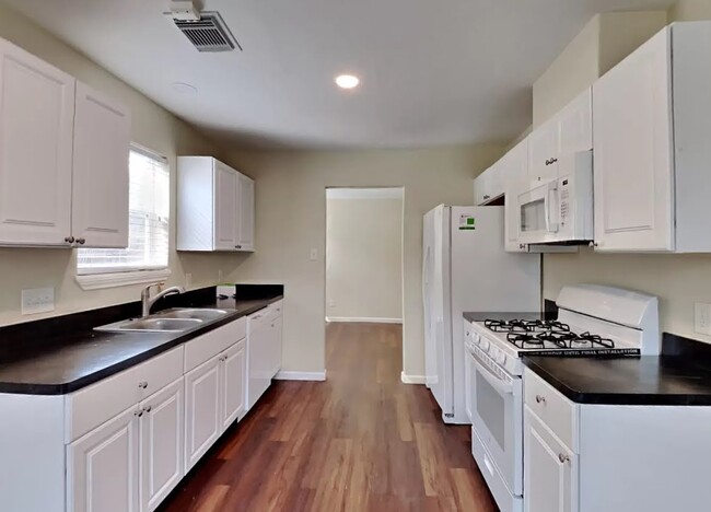 Building Photo - 13206 Ambrosa Dr
