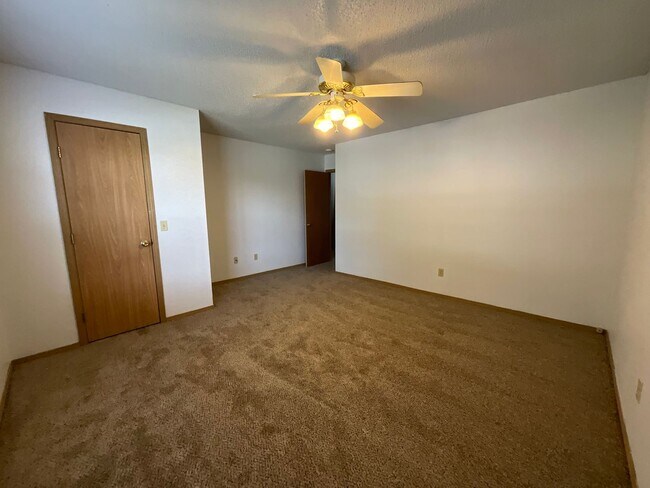 Foto del edificio - Newly Renovated Duplex Coming Soon – Fresh Updates & Modern Upgrades located in Fayetteville AR! ...