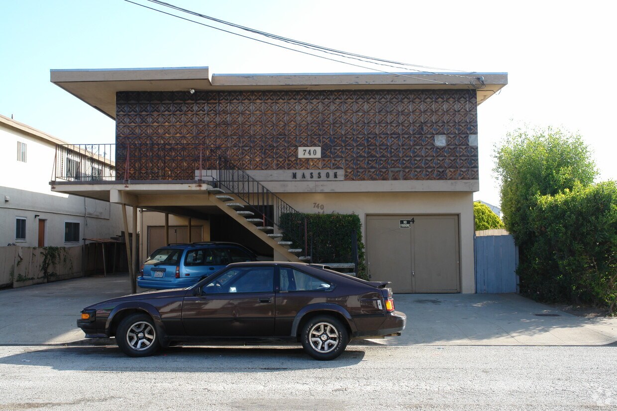 Building Photo - 740 Masson Ave