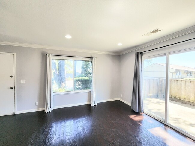 Foto del edificio - 2 bedroom townhouse