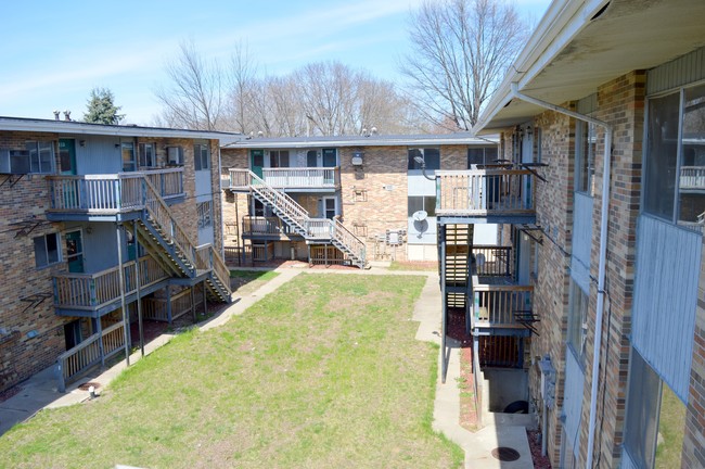 Building Photo - Bally Vaughn Apartments