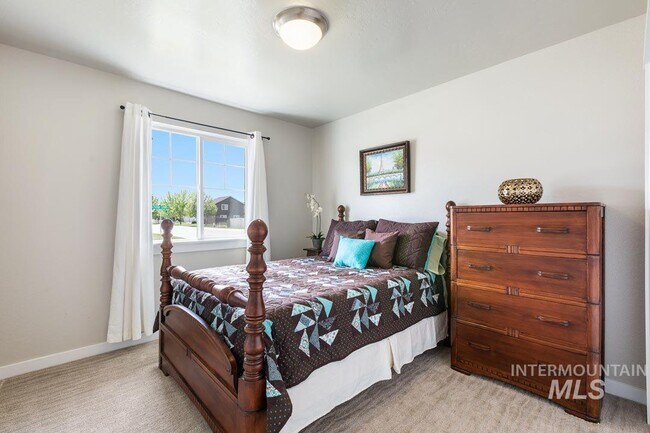 Foto del edificio - 6033 N Silver Spruce Ave