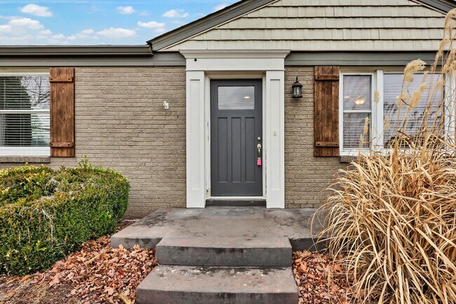 Foto del edificio - Great Location! Memorial Dr! Beautiful 3 Bedroom 2 Bath Ranch over Unfinished Basement!!