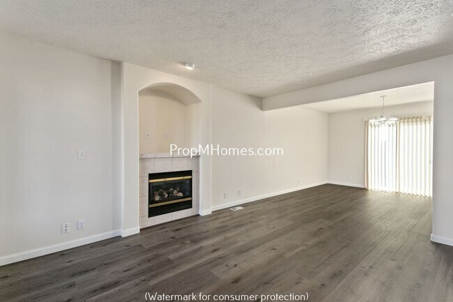 Building Photo - 7432 SE Augusta Ct