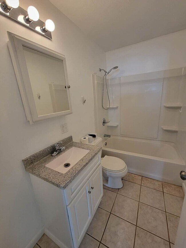 Foto del edificio - 44 Lambert Ridge Rd