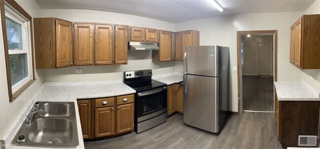 Building Photo - 4 br, 1 bath House - 1129 3rd St NW
