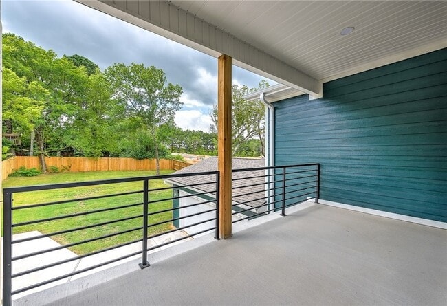 Building Photo - 1433 S Duncan Ave