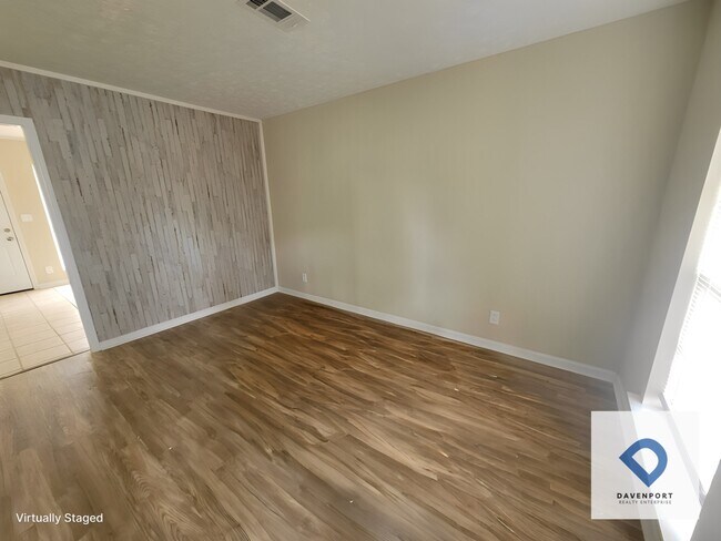 Building Photo - 732 Oakbrook Dr