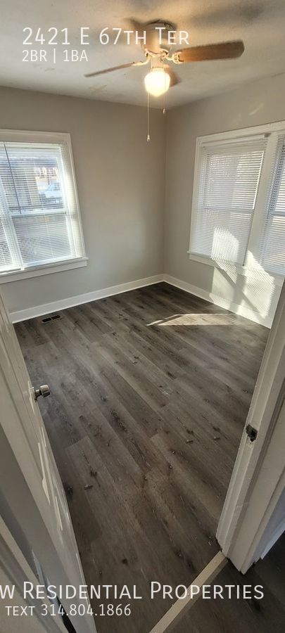 Building Photo - 2421 E 67th TER. | $900 | 2 BR with 1 BATH