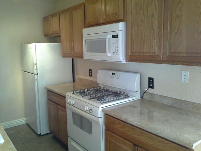 Building Photo - 3540 Villa Knolls N Dr