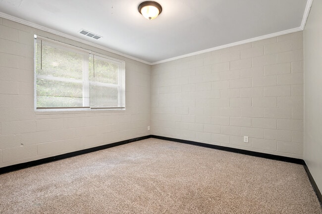 Foto del edificio - 2211 Morehead Ave