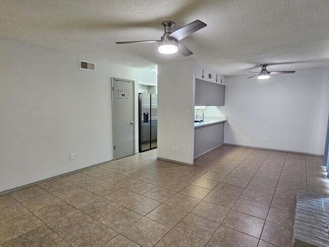 Foto del edificio - 3 bed 2 bath Townhome in Tempe