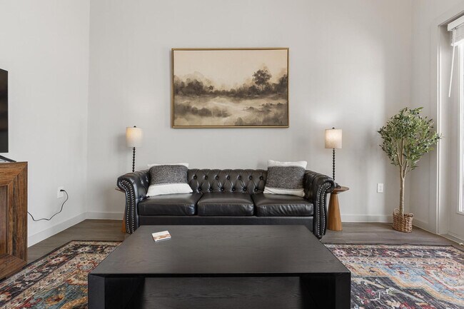 Foto del edificio - 5820 1/2 Cameron Road-SI FL1-ID1295731P