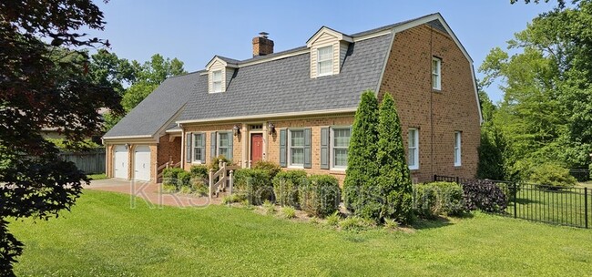 Building Photo - 1205 Mt Pleasant Dr