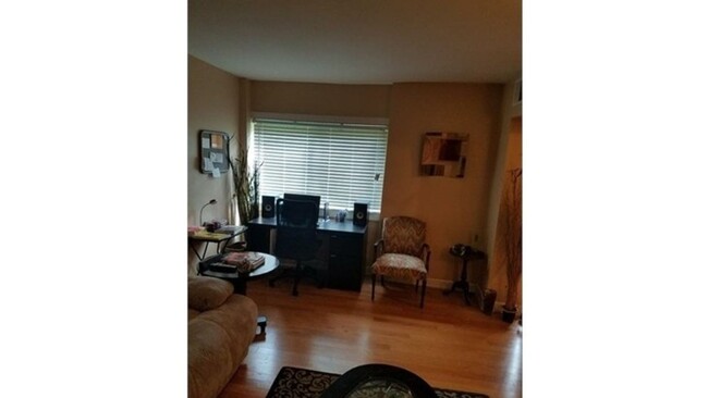 Foto del edificio - Charming 2BR Condo in District Heights