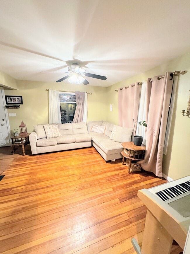 Building Photo - 36 Fowler St