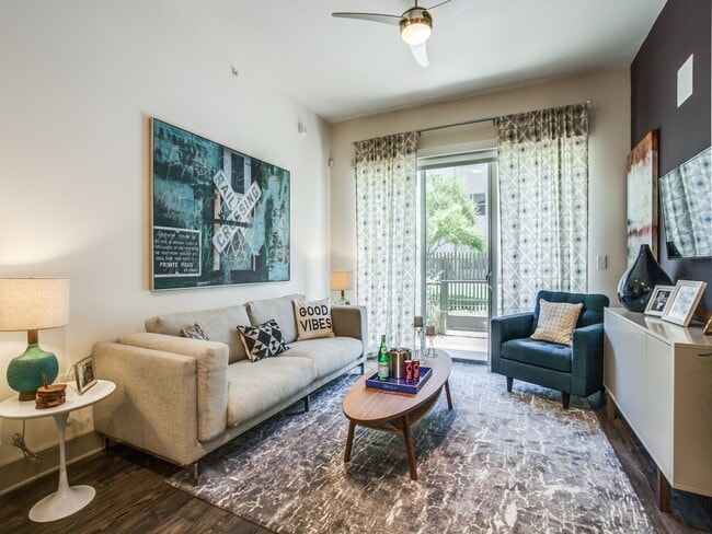 Building Photo - Infinity on Yorktown