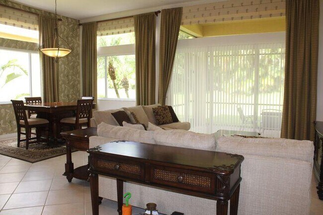Foto del edificio - 10836 Grande Blvd