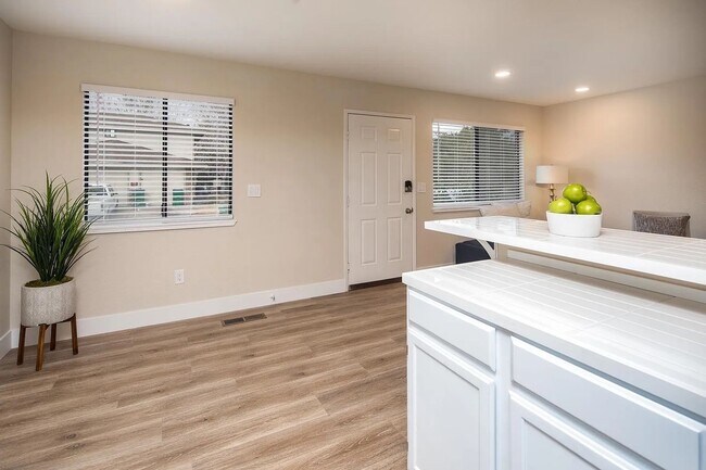 Foto del edificio - 3689 Grant Dr