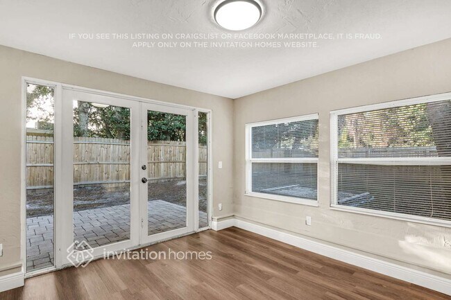 Building Photo - 4040 Porpoise Dr SE