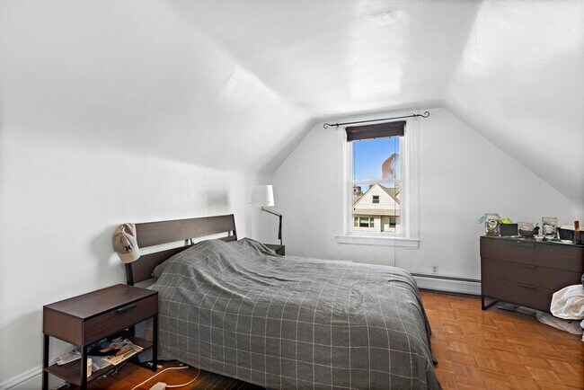 Building Photo - 16 E 40th St